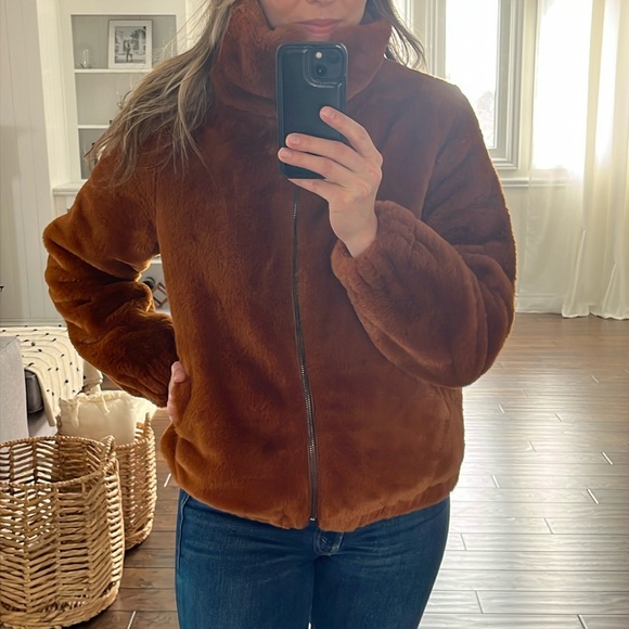 Faux fur bomber jacket - Picture 2 of 9